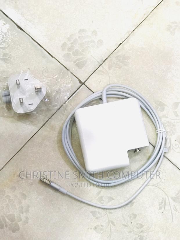 Original Mac Book Pro Charger · Photo 1