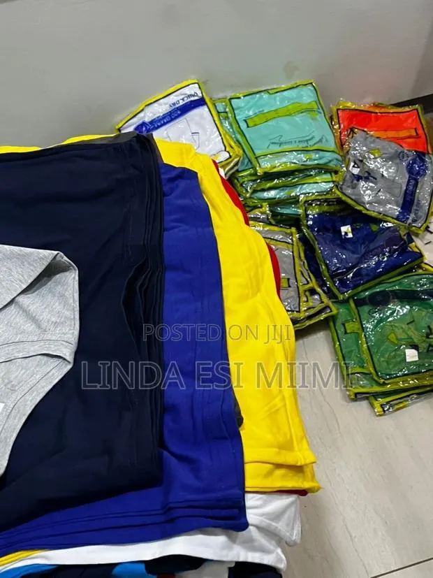 Round Neck T - Shirts · Photo 1