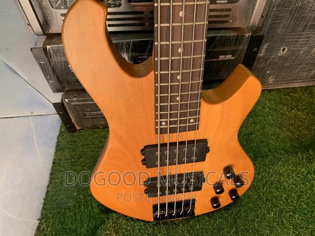 Ibanez Gio Active Jazz Bass Guitar · Photo 3