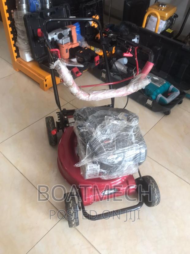 Briggs and Stratton 2.47KW Lawn Mower · Photo 1
