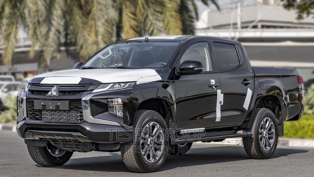 New Mitsubishi L200 2023 Black · Photo 3