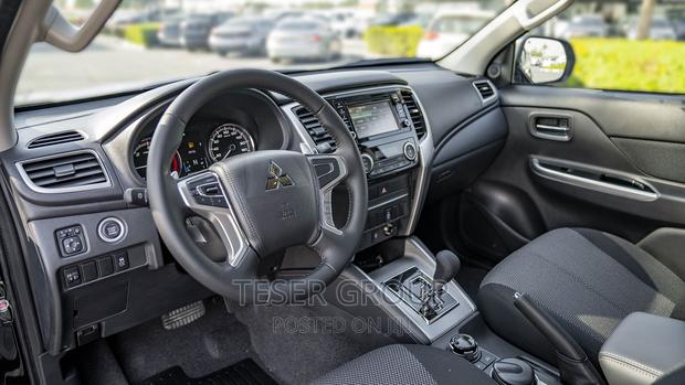 New Mitsubishi L200 2023 Black · Photo 4