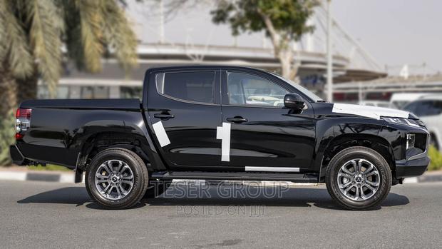 New Mitsubishi L200 2023 Black · Photo 5