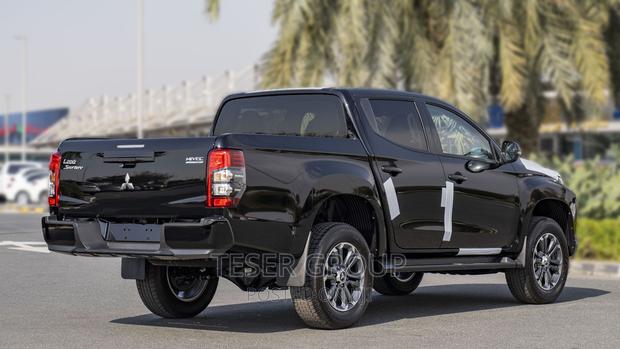 New Mitsubishi L200 2023 Black · Photo 8