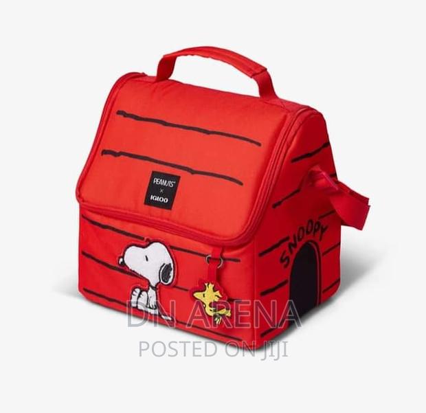 16 Can Capacity Snoopy's House Lunch Bag · Photo 1