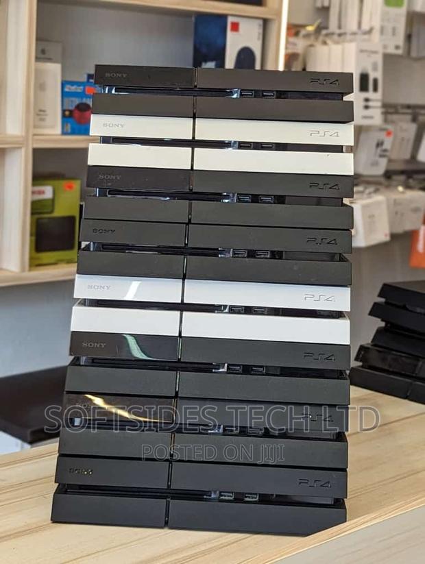 Uk Used Playstation 4 or Ps 4 Standard With Controller. · Photo 1