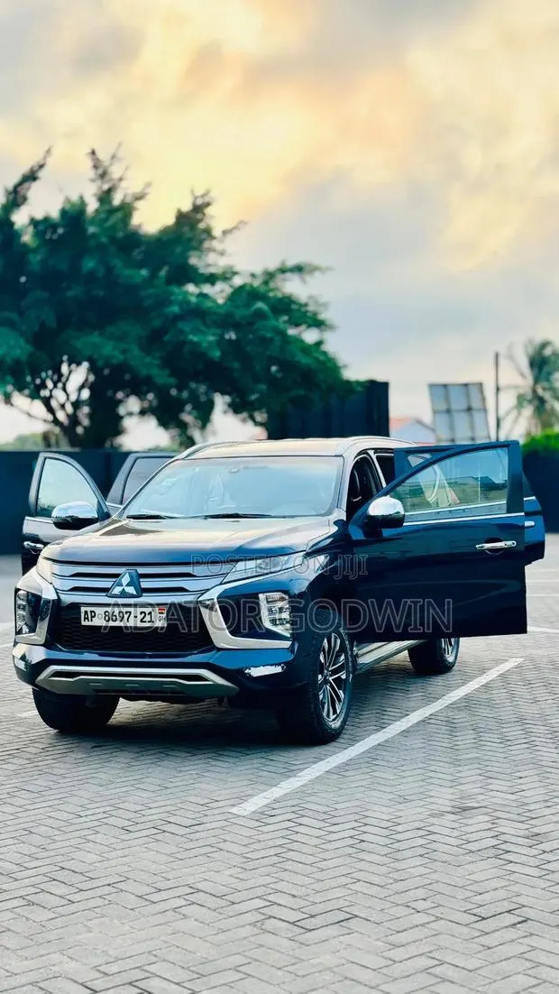 Mitsubishi Pajero 2021 Blue · Photo 1