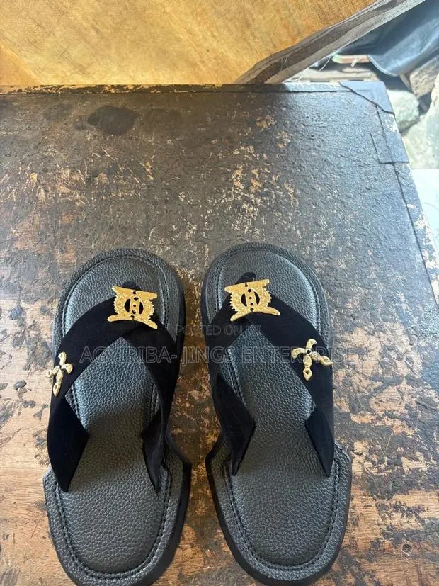 Black and Gold Symbols Slipper · Photo 1