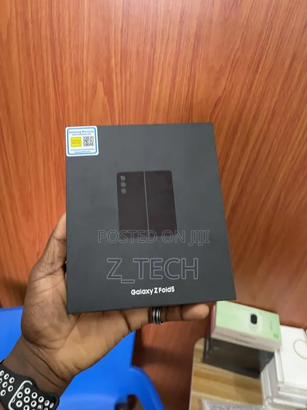 New Samsung Galaxy Z Fold 5 256 GB Black · Photo 1