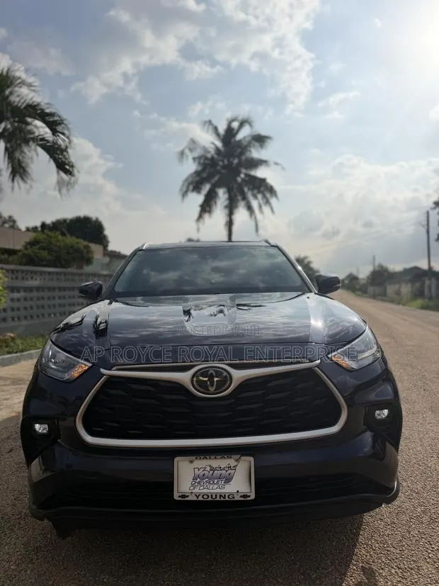 Toyota Highlander XLE 2021 Blue · Photo 1