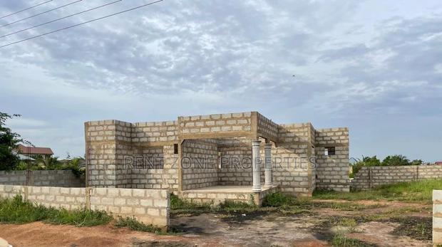 Title Land With Uncompleted 4 Bedrooms for Sale · Photo 1