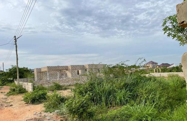 Title Land With Uncompleted 4 Bedrooms for Sale · Photo 2