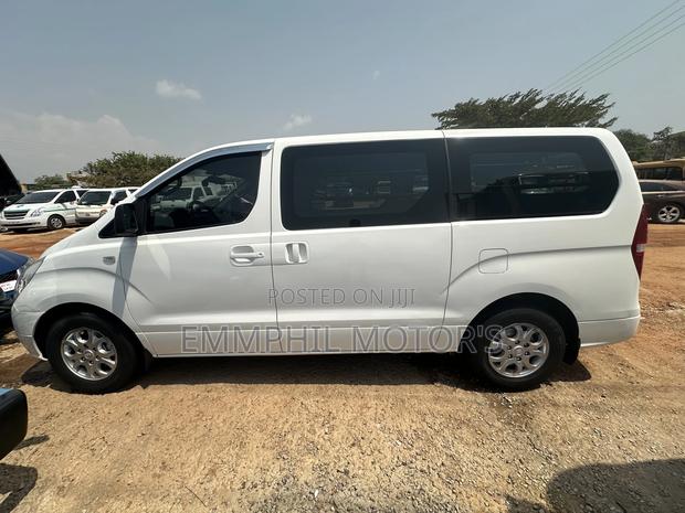 Hyundai Starex 2014 White · Photo 4