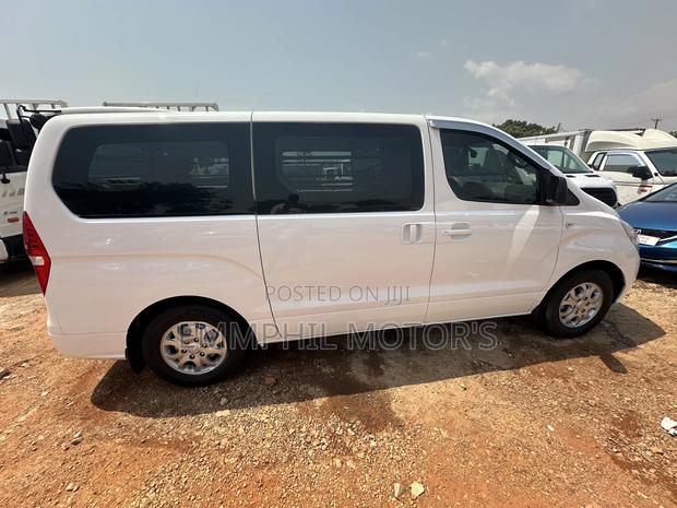 Hyundai Starex 2014 White · Photo 3