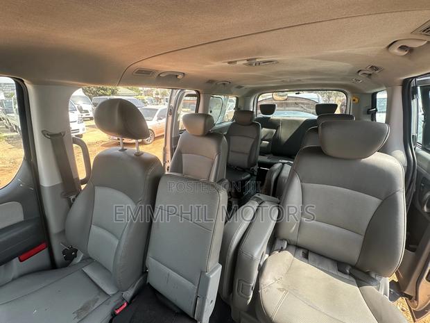 Hyundai Starex 2011 Grey · Photo 3
