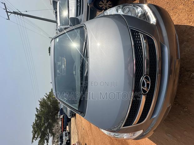 Hyundai Starex 2011 Grey · Photo 1