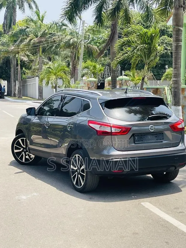 Nissan Qashqai 2015 Gray