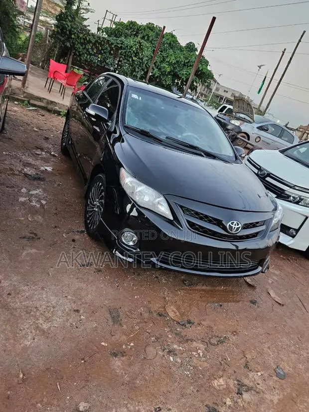 Toyota Corolla 2012 Black · Photo 1