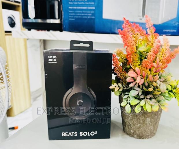 Powerful Dynamic Headphones Beats Solo 3 · Photo 1