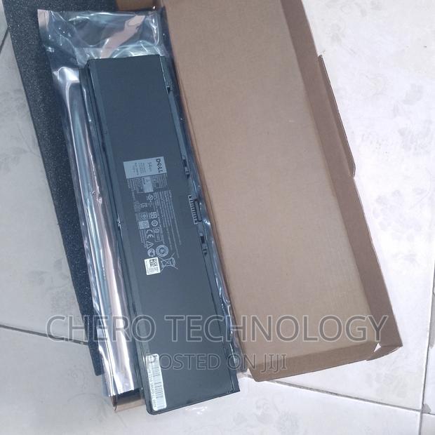 Inbuilt Laptop Batteries · Photo 1