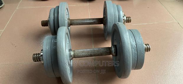 2pcs of 10 Kg Each Carbon Steel Dumbbells · Photo 3