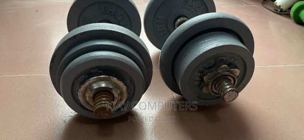 2pcs of 10 Kg Each Carbon Steel Dumbbells · Photo 2
