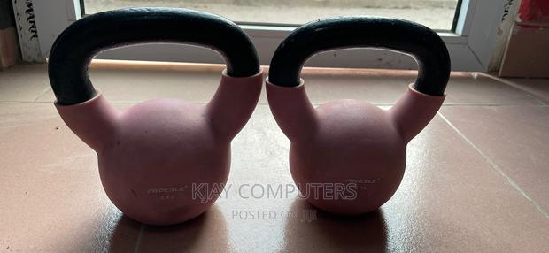 A Pair of 6 Kg Rubber Kettle Bells · Photo 4
