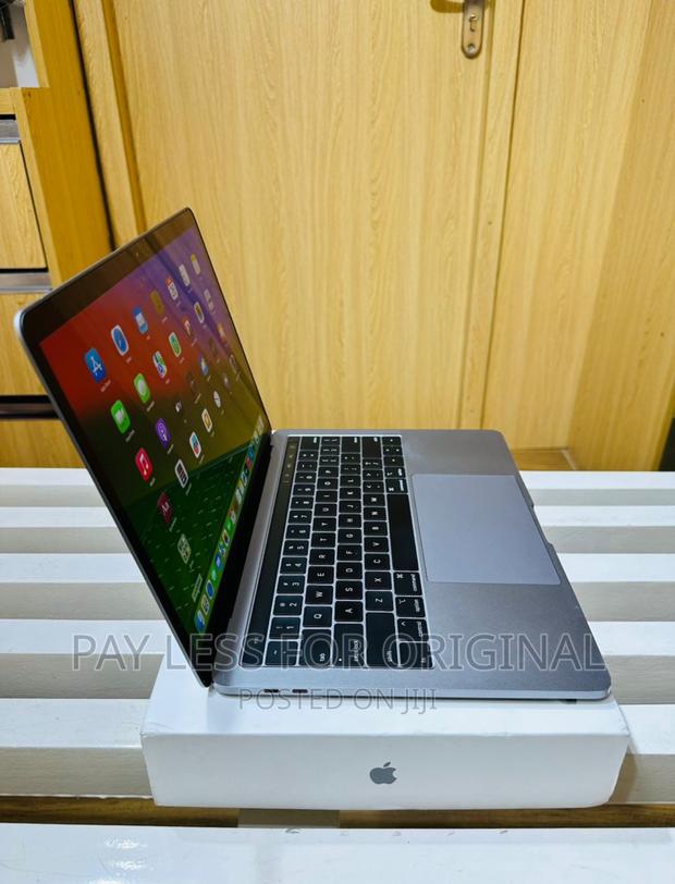 Laptop Apple MacBook Pro 2018 16GB Intel Core I7 SSD 512GB · Photo 3
