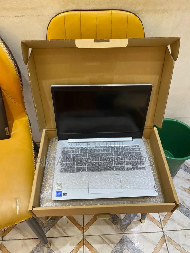 New Laptop Lenovo Chromebook C630 4GB Intel SSHD+SSD 60GB · Photo 3