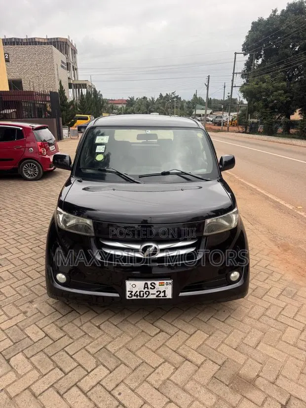 Toyota bB 2010 Black · Photo 1