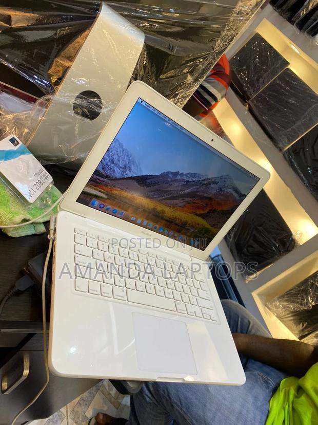 New Laptop Apple MacBook 2010 6GB Intel Core 2 Quad HDD+SSD 320GB · Photo 4