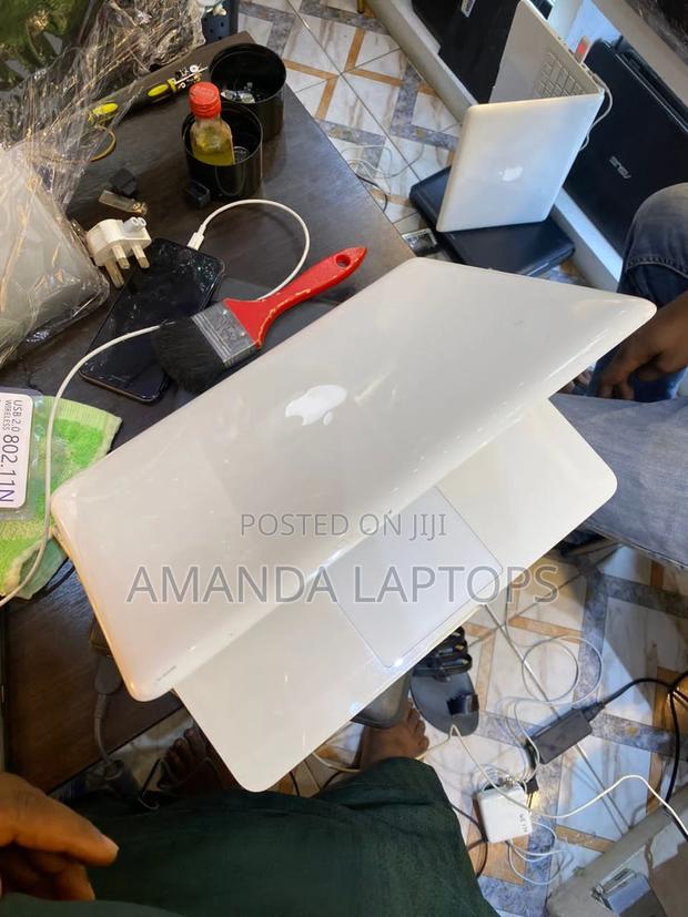 New Laptop Apple MacBook 2010 6GB Intel Core 2 Quad HDD+SSD 320GB · Photo 1