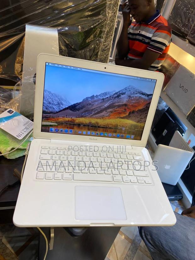 New Laptop Apple MacBook 2010 6GB Intel Core 2 Quad HDD+SSD 320GB · Photo 5