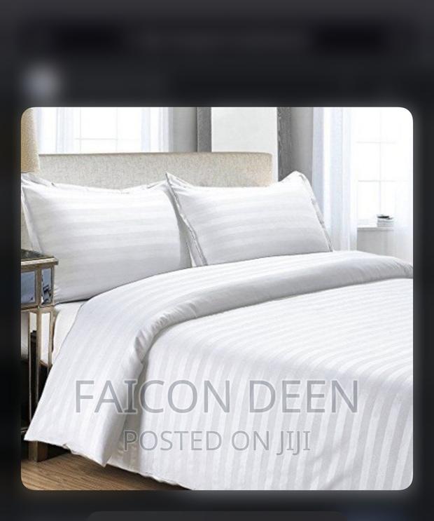 Stripped Thick Cotton Hotel White Bedsheet With Pillow Cases · Photo 1