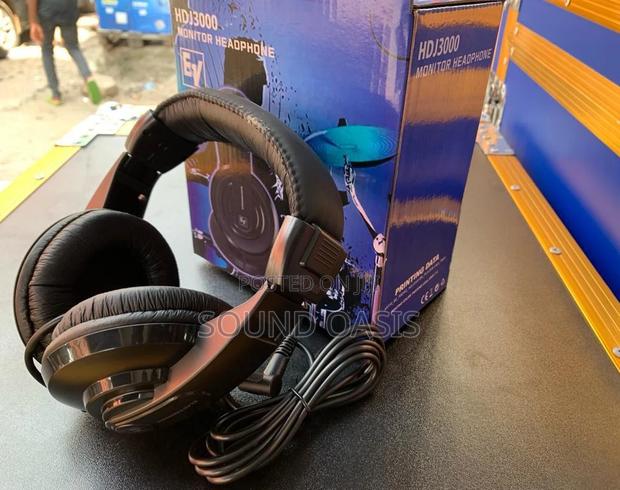 Electro-Voice (EV) HDJ3000 Monitor Headphones · Photo 1