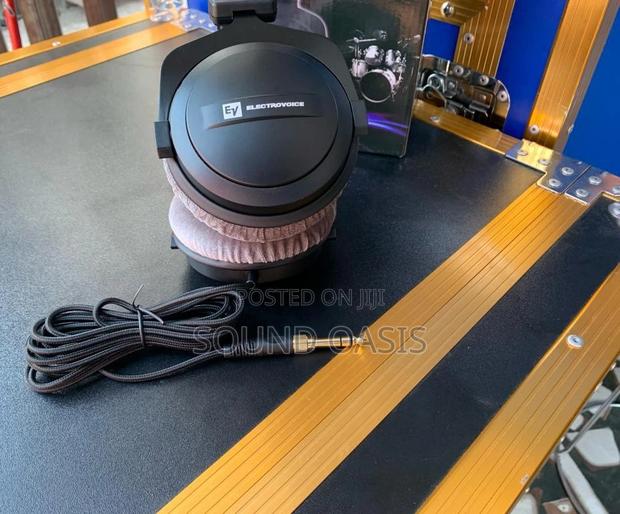 Electro-voice (Ev) Hdj8000 Studio Monitoring Headphones · Photo 1