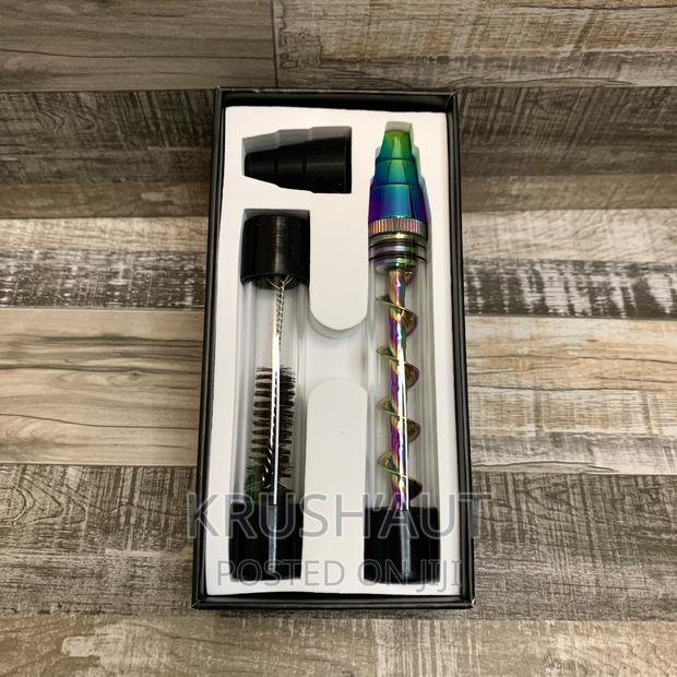 Twist Glass Pipe With Cleaning Kit · Photo 4