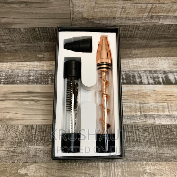 Twist Glass Pipe With Cleaning Kit · Photo 3