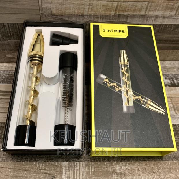 Twist Glass Pipe With Cleaning Kit · Photo 1