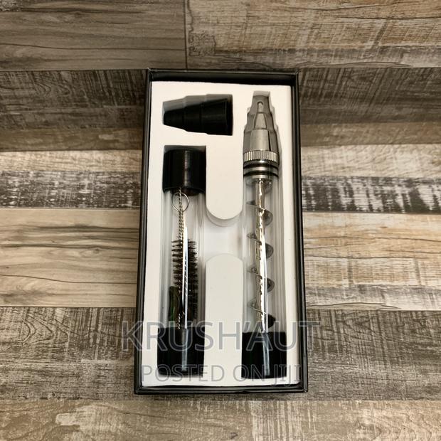 Twist Glass Pipe With Cleaning Kit · Photo 5