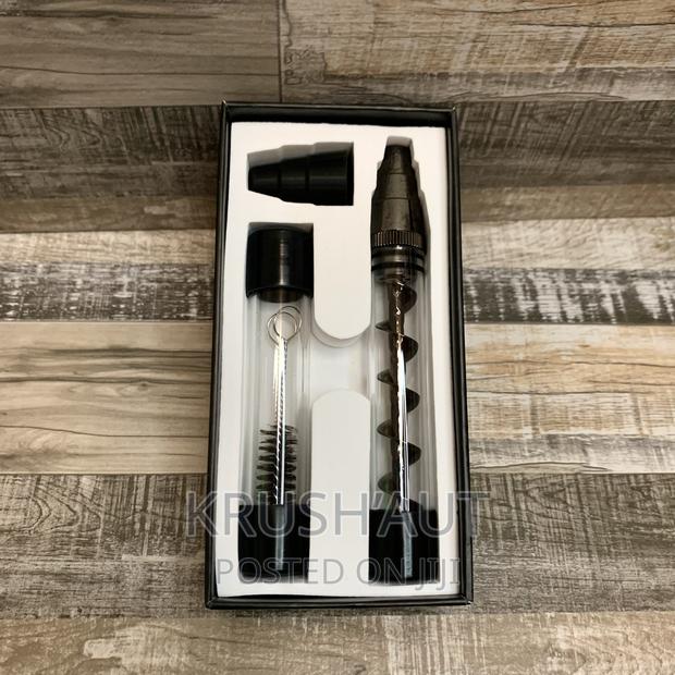 Twist Glass Pipe With Cleaning Kit · Photo 6