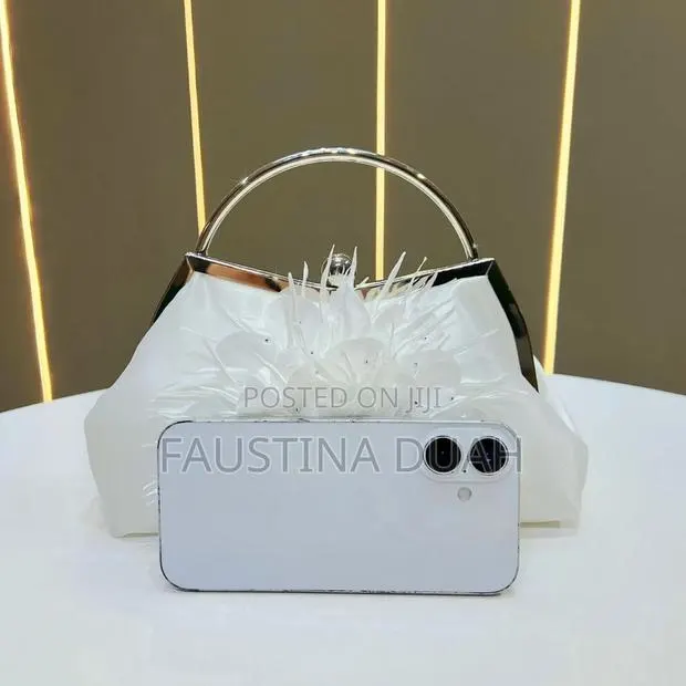 Clutch Purse · Photo 1