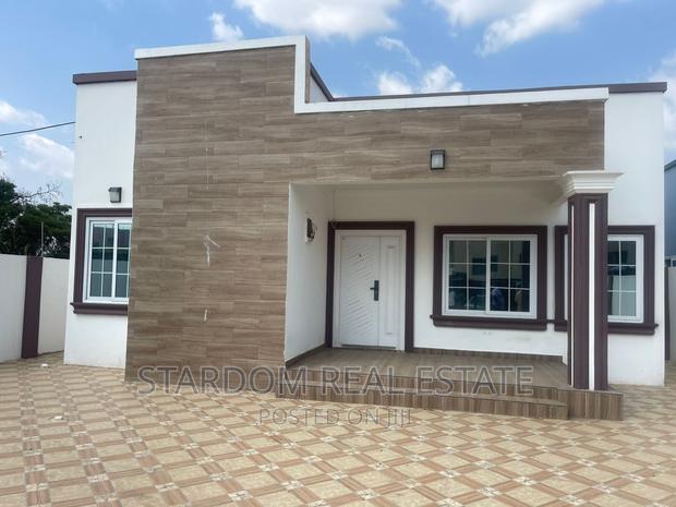3bdrm Duplex in Spintex for rent · Photo 2