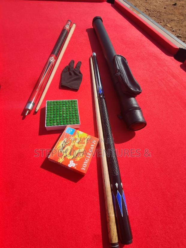 Snooker Stick With It's Bag and Glove · Photo 1