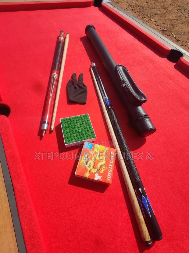Adjustable Snooker Sticks, It's Bag and Glove · Photo 2