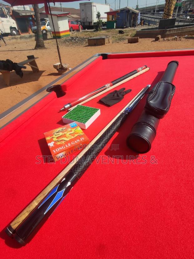 Adjustable Snooker Sticks, It's Bag and Glove · Photo 1