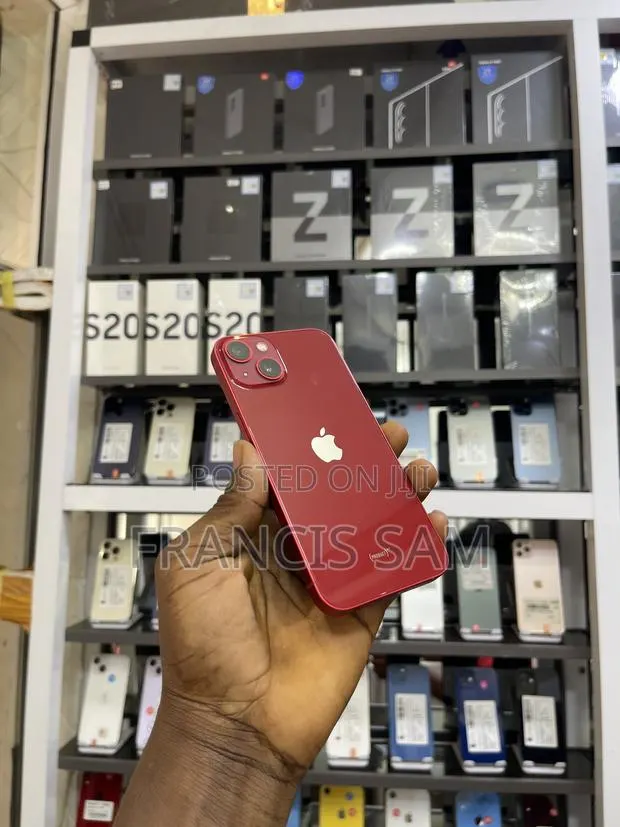 Apple iPhone 13 128 GB Red · Photo 1