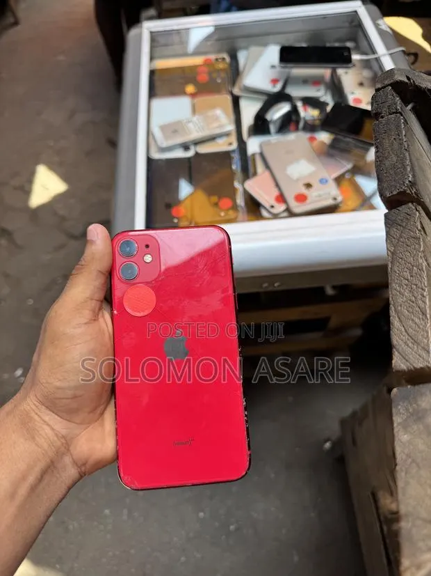 Apple iPhone 11 64 GB Red · Photo 1