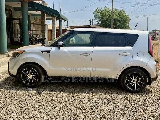 Kia Soul 4dr Wagon (1.6L 4cyl 6A) 2014 Silver · Photo 1