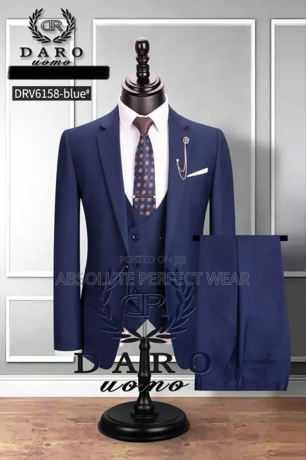 Mens Graduation Suit on Promotion · Photo 1